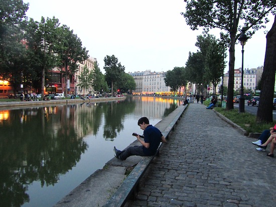 2012-09-26-StrummingaukelelealongtheCanalStMartin.jpg