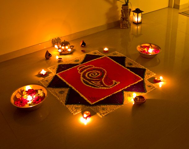 2012-10-03-609pxThe_Rangoli_of_Lights.jpeg