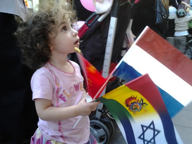 2012-10-05-Israeligirlatparadewithflags.jpg