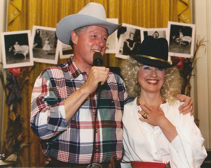 2012-10-22-TheClintonsascountrywesternsingersattheir1995HalloweenpartyforHillarysannualbirthdaybash.NationalArchive.jpg