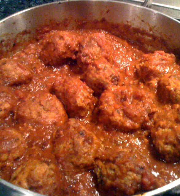 2012-11-01-meatballsinredsauce.jpg