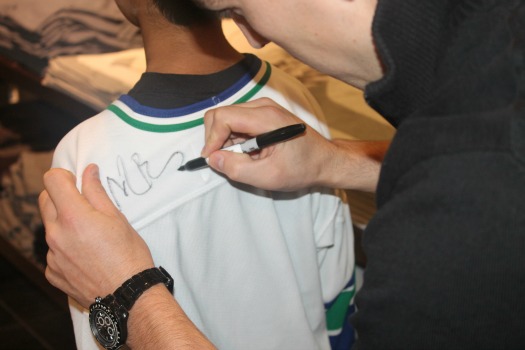 2012-11-07-alexsigning.jpg