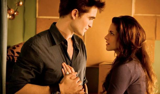 2012-11-19-robertpattinsonkristenstewarttwilightbreakingdawnmovieimage.jpg