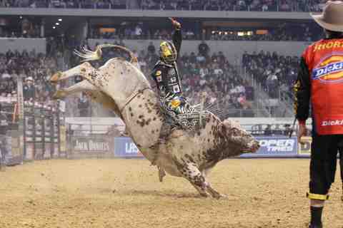 2012-11-26-LukeSnyderonShamounduringtheIronCowboyIIIBuiltFordToughSerieseventatCowboysStadiuminArlingtonTexasPhotobyAndyWatsonofBullStockMedia.jpg