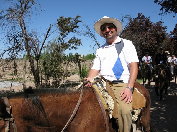 2012-11-29-minihorsebackridingthroughthevineyardsofMendoza.jpg