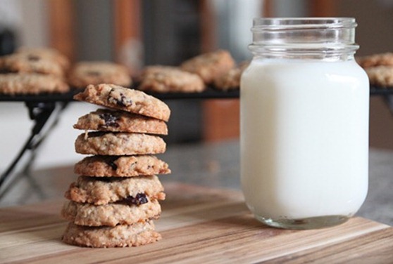 2012-12-04-coconut_cherry_oatmeal_cookies_thumb.jpg