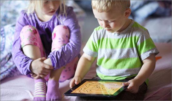 2012-12-16-childwithipad.jpg