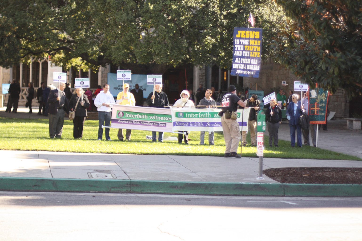 2012-12-18-counterprotest2.jpg