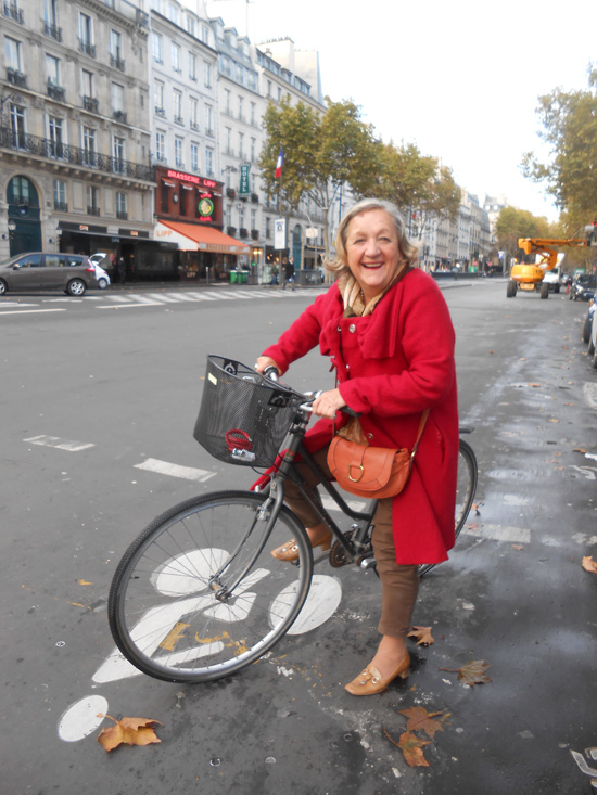 2013-01-03-1pariswomanredcoatonbicyclelr.jpg