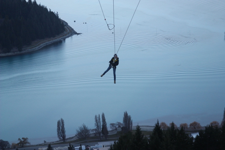 2013-01-03-TheLedgeQueenstownSkySwing.JPG