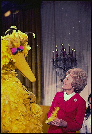 2013-01-09-Mrs._Nixon_meeting_with_Big_Bird_from_Sesame_Street_in_the_White_House__12201970.jpg