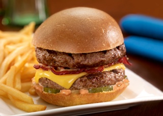 2013-01-15-Giraffas_Burger_Double_10_oz.jpg