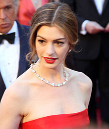 2013-01-19-220pxAnne_Hathaway_2011.jpg