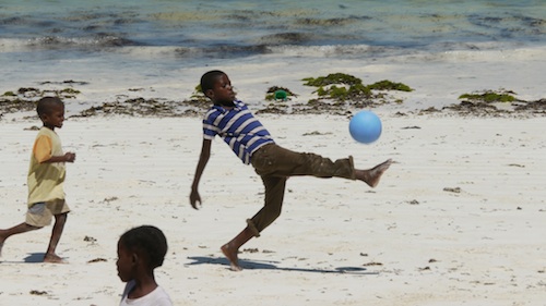 2013-02-01-YouthinZanzibarplaywithOneWorldFutbolonthebeachJanuary2013.jpg