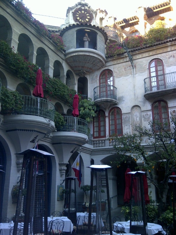 2013-02-07-MissionInnSpanishPatio.JPG