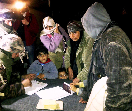 2013-02-11-SyrianscrossingintoJordan.jpg
