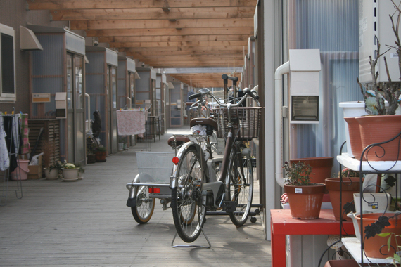 2013-02-25-POSTKAMAISHII.viviendastemporalesdelarquitectoRikenYamamotoenKamaishiIwate.jpg
