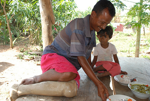 2013-03-30-SokpheaksFatherCambodiaLandmine.jpg