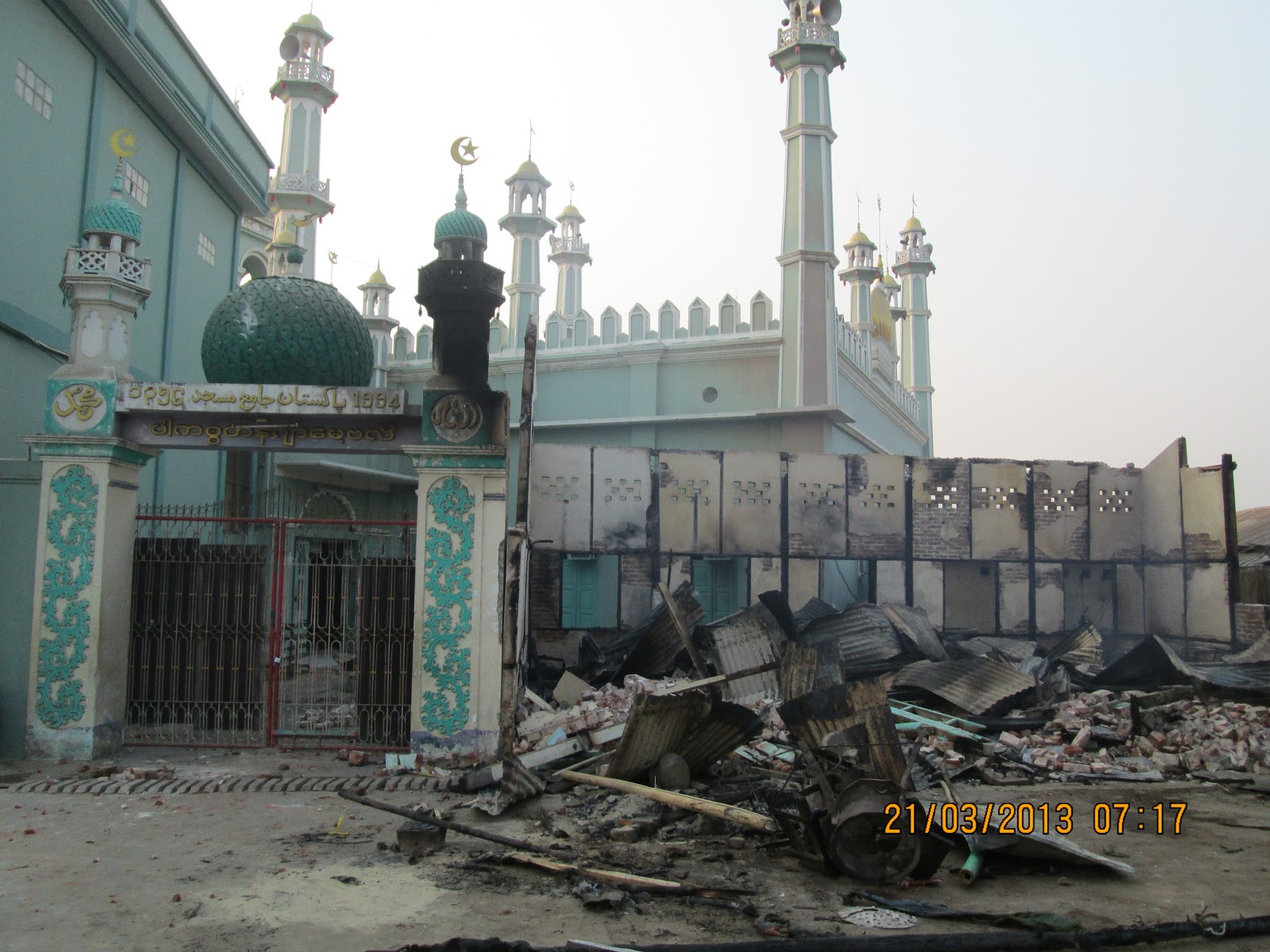 2013-04-03-mosque1.jpg