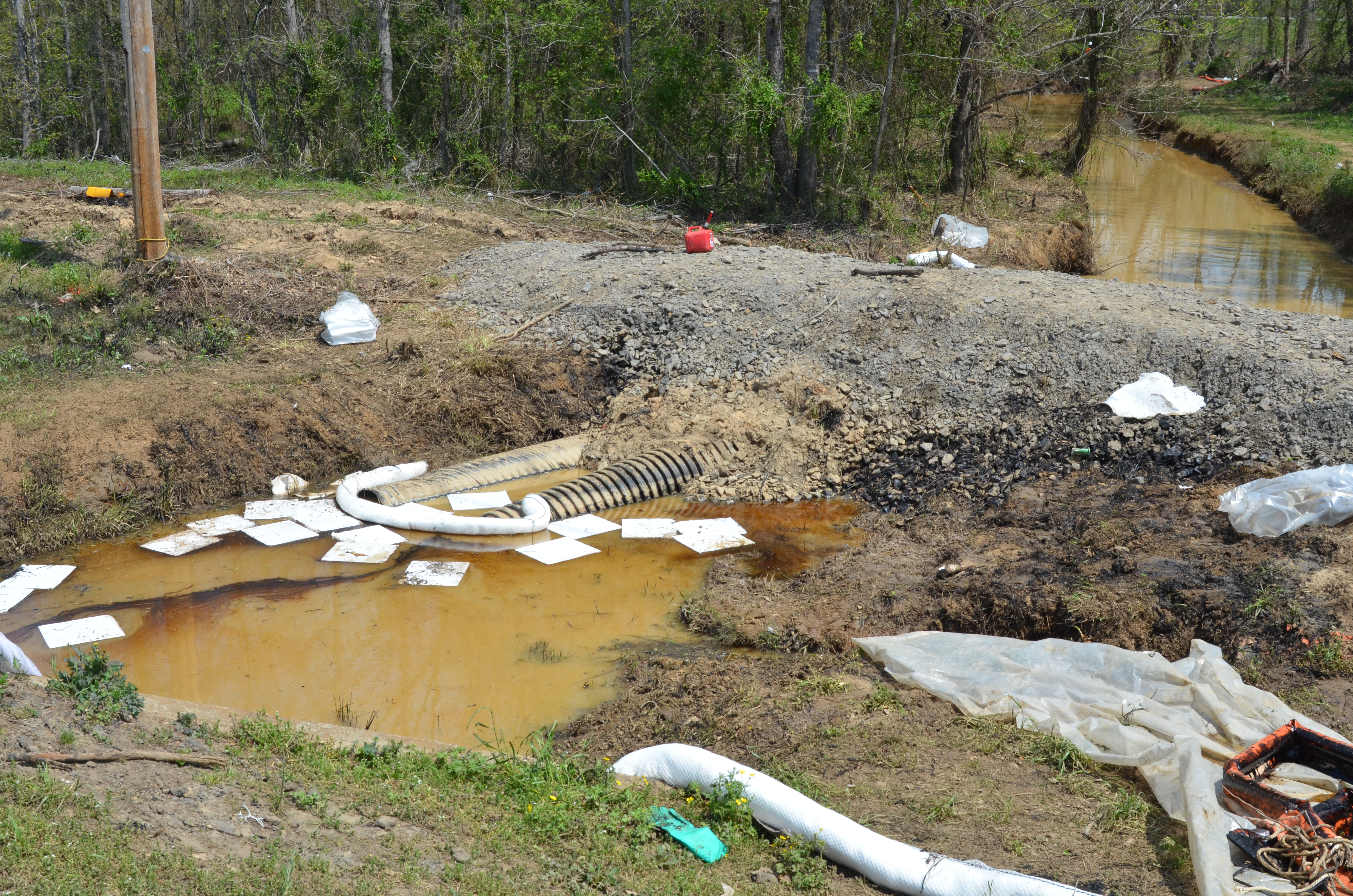 2013-04-11-oilspill5.JPG