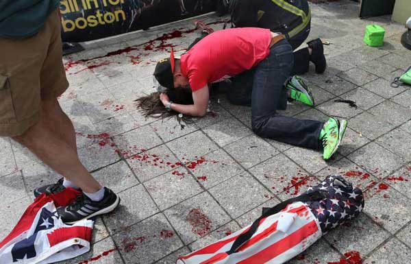 2013-04-17-BostonMarathonBombingUSflags.jpg