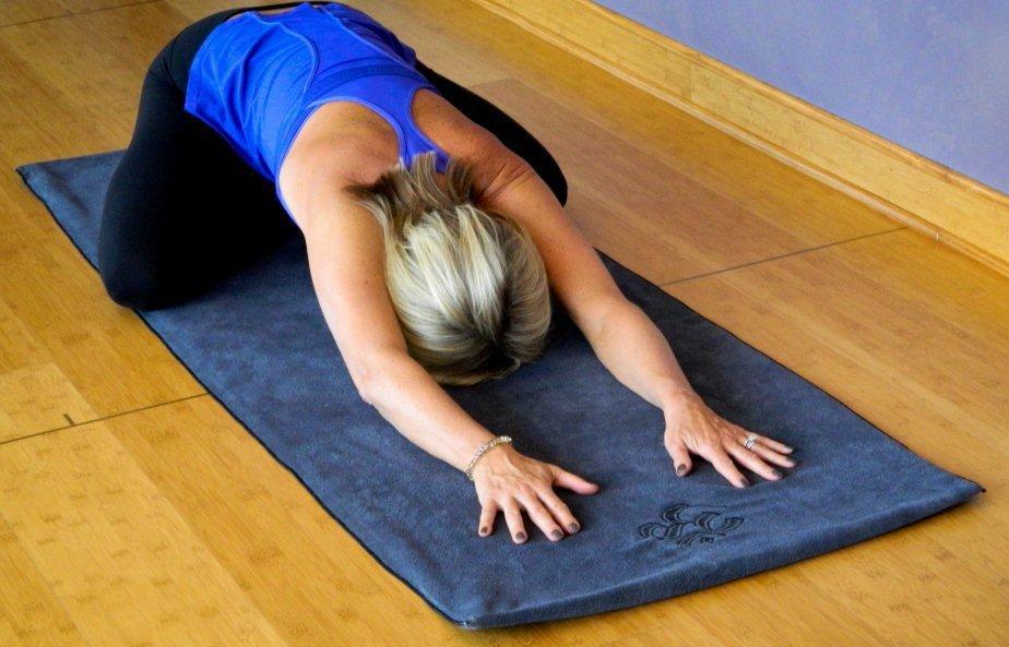 How to Use a Yoga Blanket — YOGABYCANDACE