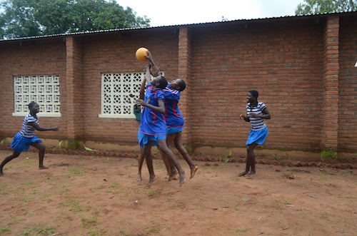 2013-05-14-NetballDomasiMalawi.jpg