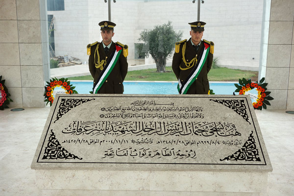 2013-05-21-p44arafattomb.jpg