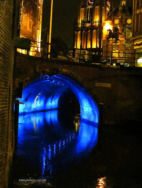 Oude Gracht illuminated/easyhiker.co.uk