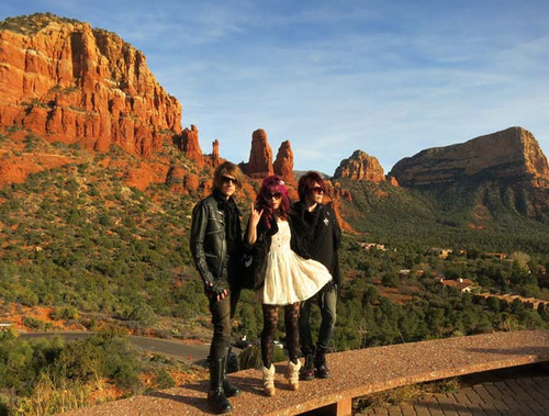 2013-06-12-130110_sedona_mountains_red_rock_arizona_new_age_vortex_church_holy_cross_1.jpg