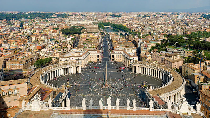 2013-06-18-800pxSt_Peters_Square_Vatican_City__April_2007.jpg