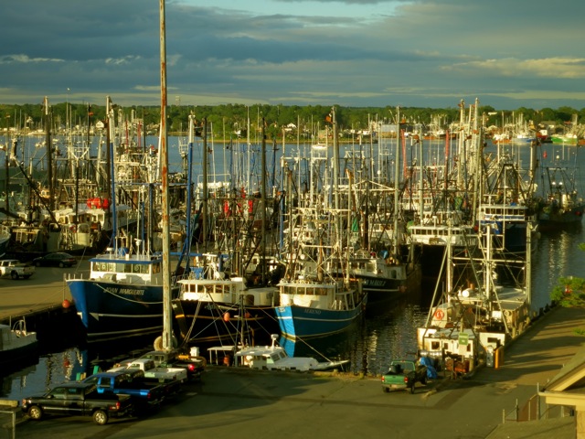 2013-06-19-NewBedfordFishingFleetAtSunset.jpg