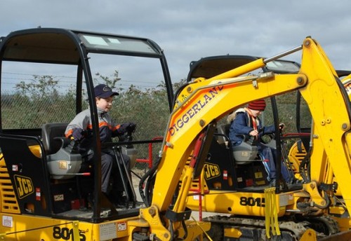 2013-07-15-Diggerland__Heaven_for_little_boys__geograph.org_.uk__139608540x372.jpg