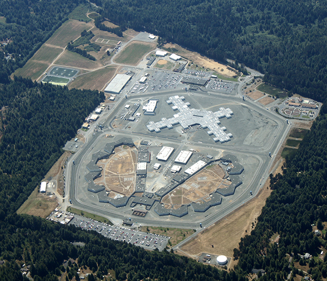 2013-07-18-aerial_shot_of_pelican_bay_state_prison_taken_27july2009.jpeg