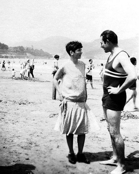 2013-07-31-480pxErnest_and_Pauline_Hemingway_in_Spain_1927.jpg