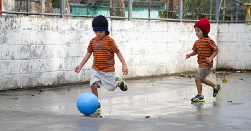 2013-08-04-ElSalv.Twins.Huffpo.jpg