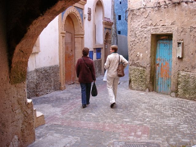 2013-08-06-Moroccowomenwalking.JPG