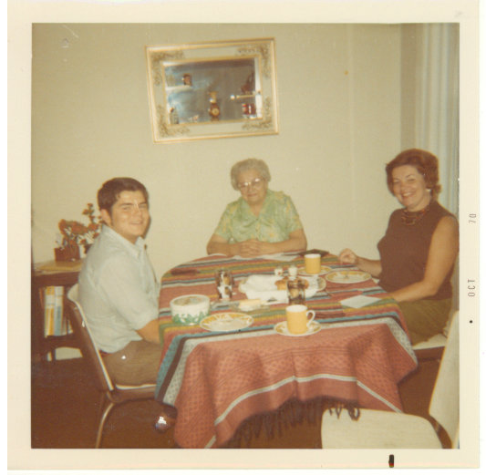 2013-08-14-AuntEmMomandScottOct1970.jpg