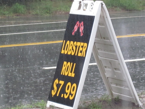 2013-08-17-lobsterroll.jpg