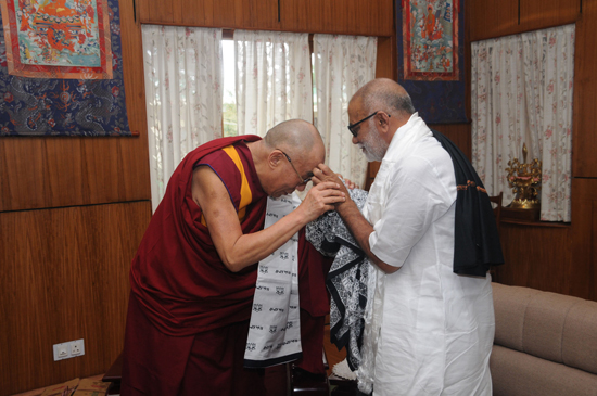 2013-08-18-MorariBapuDalaiLamaMarissaBronfmanHuffingtonPost.jpg