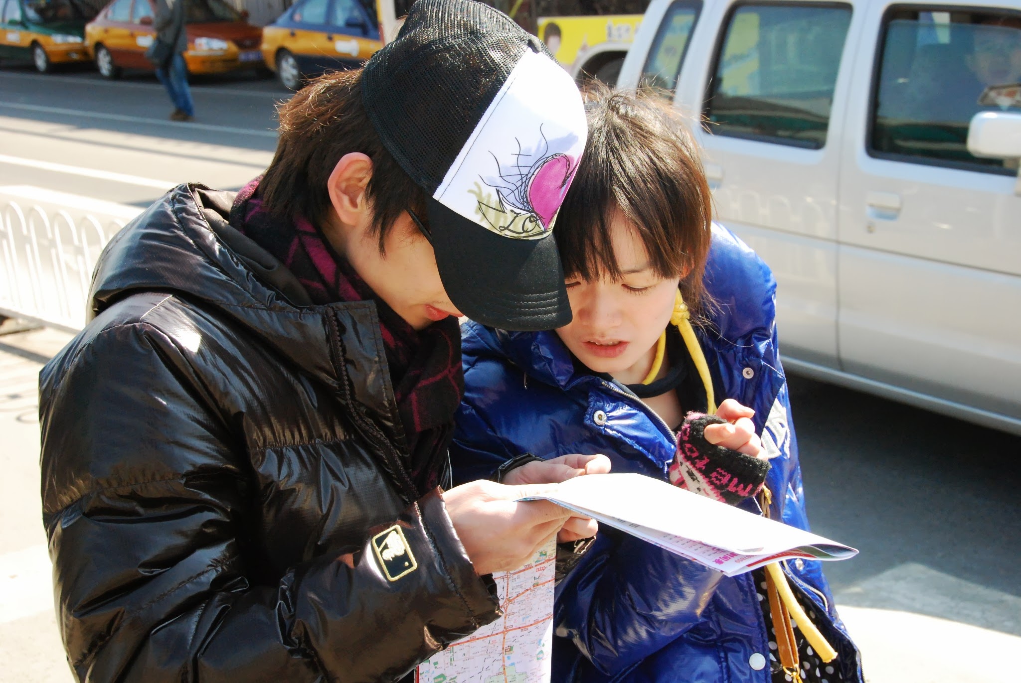 Couple looking at a map by Simone Smith