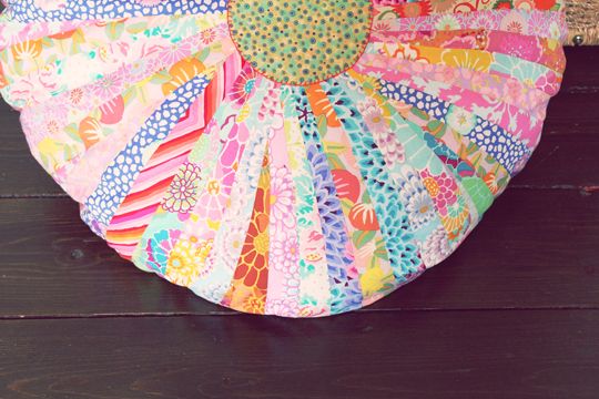 2013-08-23-jellyrollfloorcushioncrafttutorialdiy.jpg