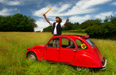 2013-09-10-iStock_000020838893XSmallHommeFranceautoVin.jpg
