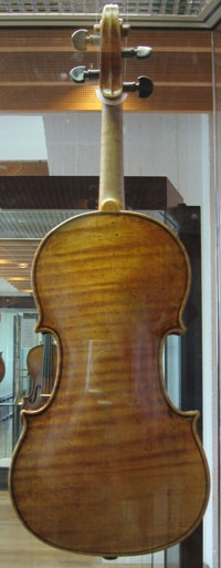 2013-09-24-Stradivarius_violin_back200.jpg