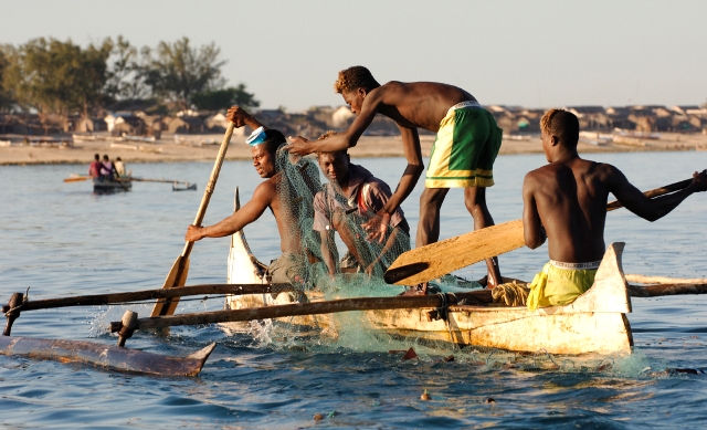 2013-09-24-_JulieLarsenMaher1715MadagascarFishingandFishermenreduced.jpg