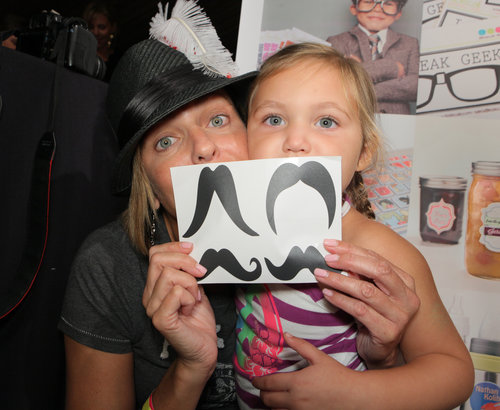 2013-09-25-rsz_arianne_zucker_and_daughter.jpg