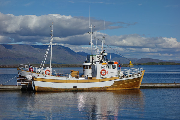 2013-09-27-p3harborlightboat.jpg