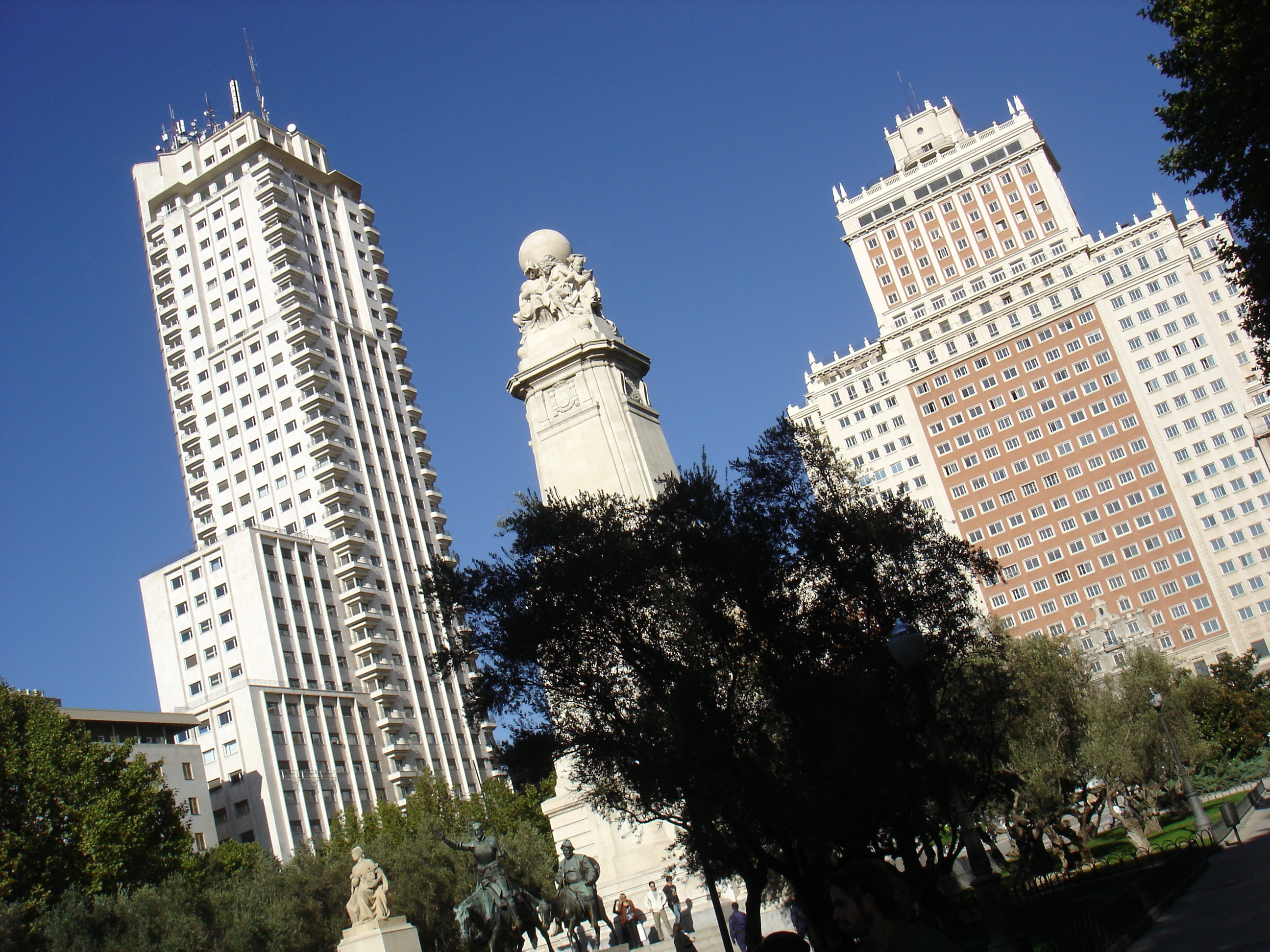 2013-09-30-Madridvs.LisbonTallbuildings.JPG