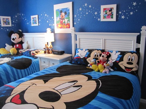 2013-09-30-mickeyroom.jpg