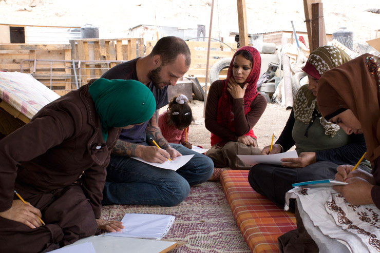 2013-10-02-brooklynstreetarthowandnosmBedouinwomenpalestinewilliamparry0913web3.jpg